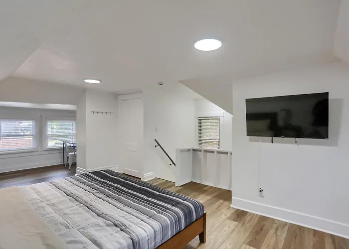Dormont, Potomac 2a Spacious And Modern Private Bedroom With Shared Bathroom *