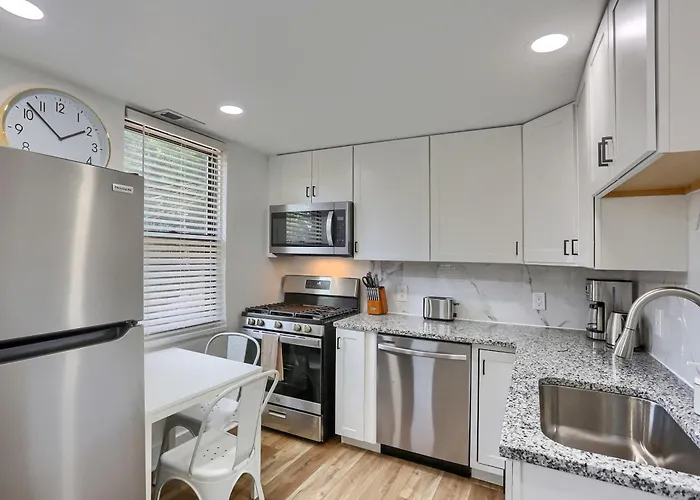 Dormont, Potomac 2a Spacious And Modern Private Bedroom With Shared Bathroom * Pittsburgh