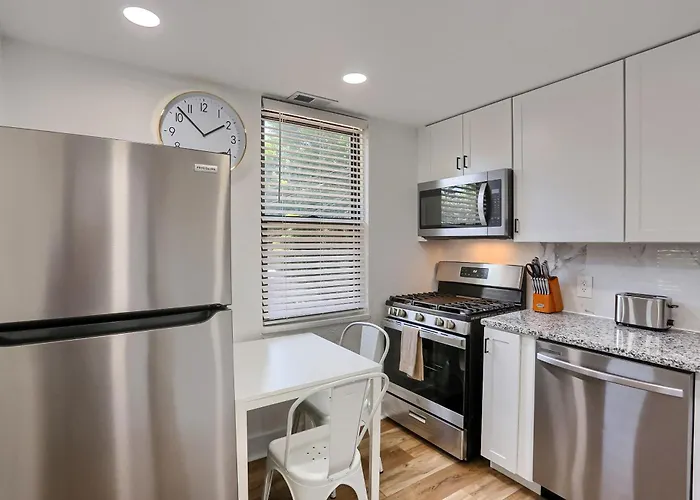 Dormont, Potomac 2a Spacious And Modern Private Bedroom With Shared Bathroom