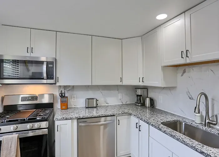 Privatunterkunft Dormont, Potomac 2a Spacious And Modern Private Bedroom With Shared Bathroom *