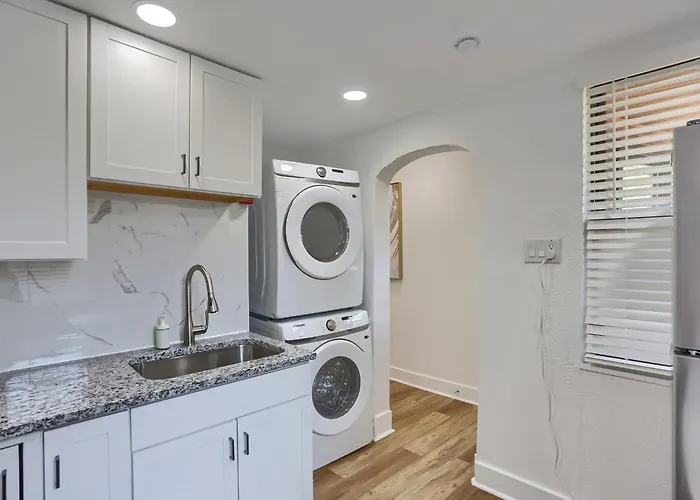 Dormont, Potomac 2a Spacious And Modern Private Bedroom With Shared Bathroom *