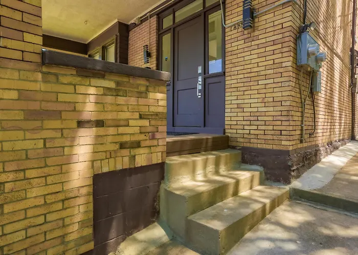 Privatunterkunft Dormont, Potomac 2a Spacious And Modern Private Bedroom With Shared Bathroom *